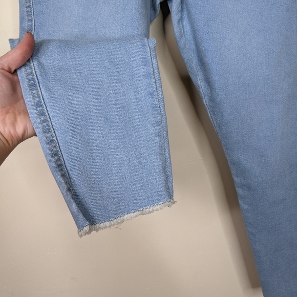 Levi's Heritage Signature Light Wash High Rise Skinny Jeans - Picture 4 of 9